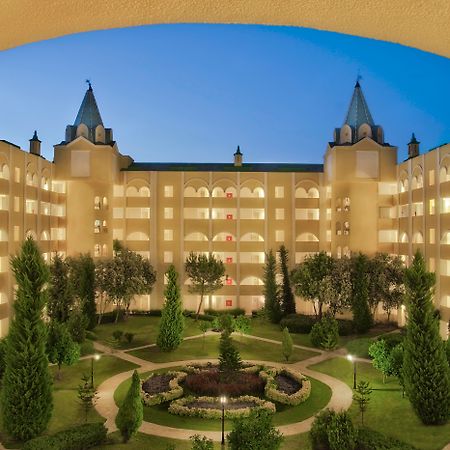 Kremlin Palace Αττάλεια Εξωτερικό φωτογραφία The hotel's courtyard