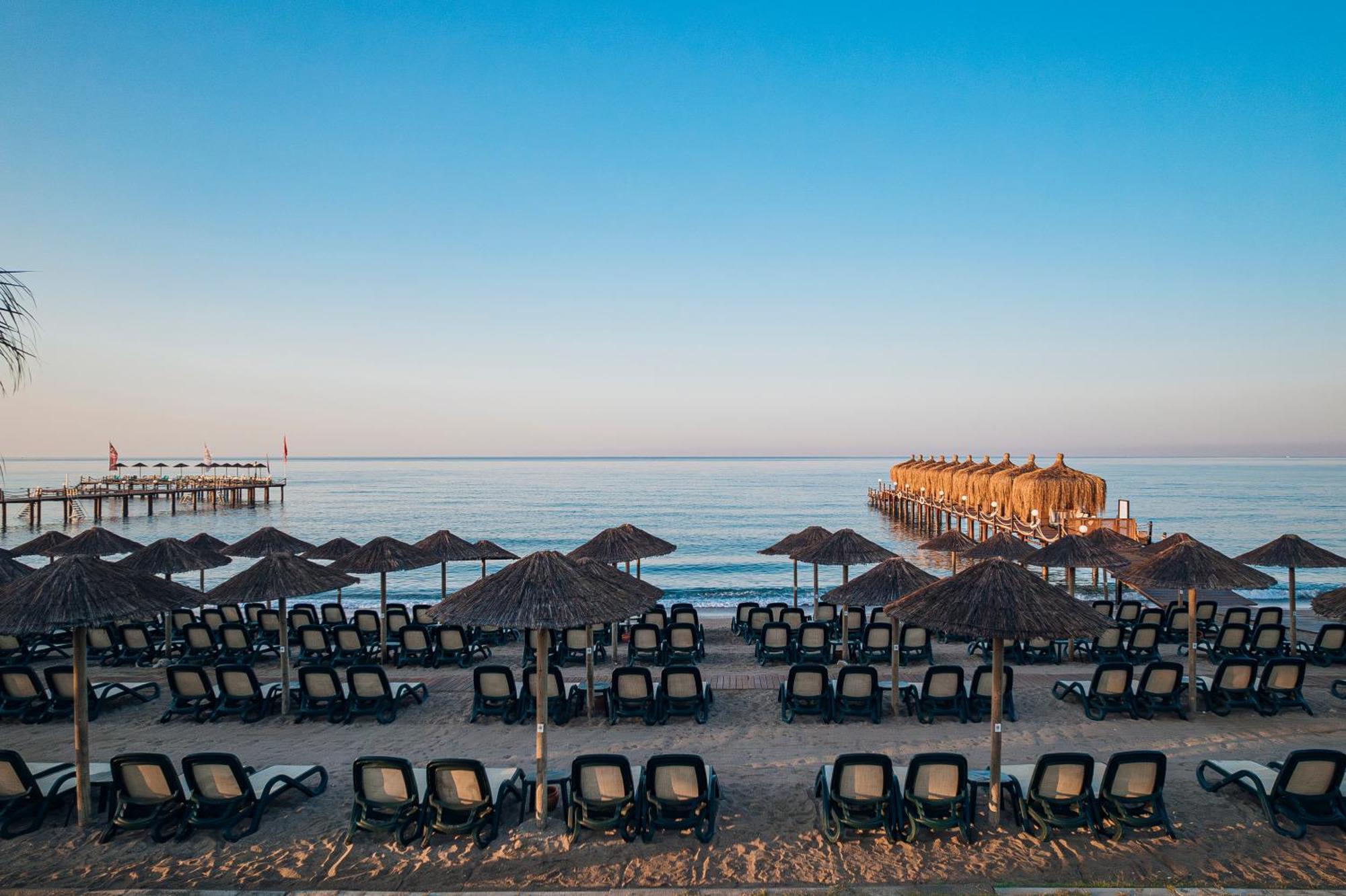Kremlin Palace Αττάλεια Εξωτερικό φωτογραφία The beach at the resort