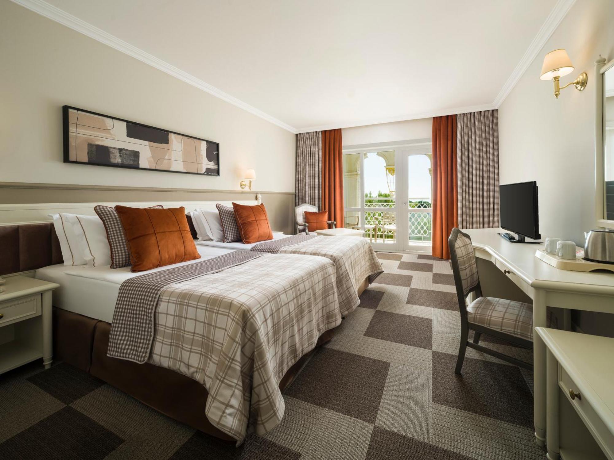 Kremlin Palace Αττάλεια Εξωτερικό φωτογραφία A room at the hotel