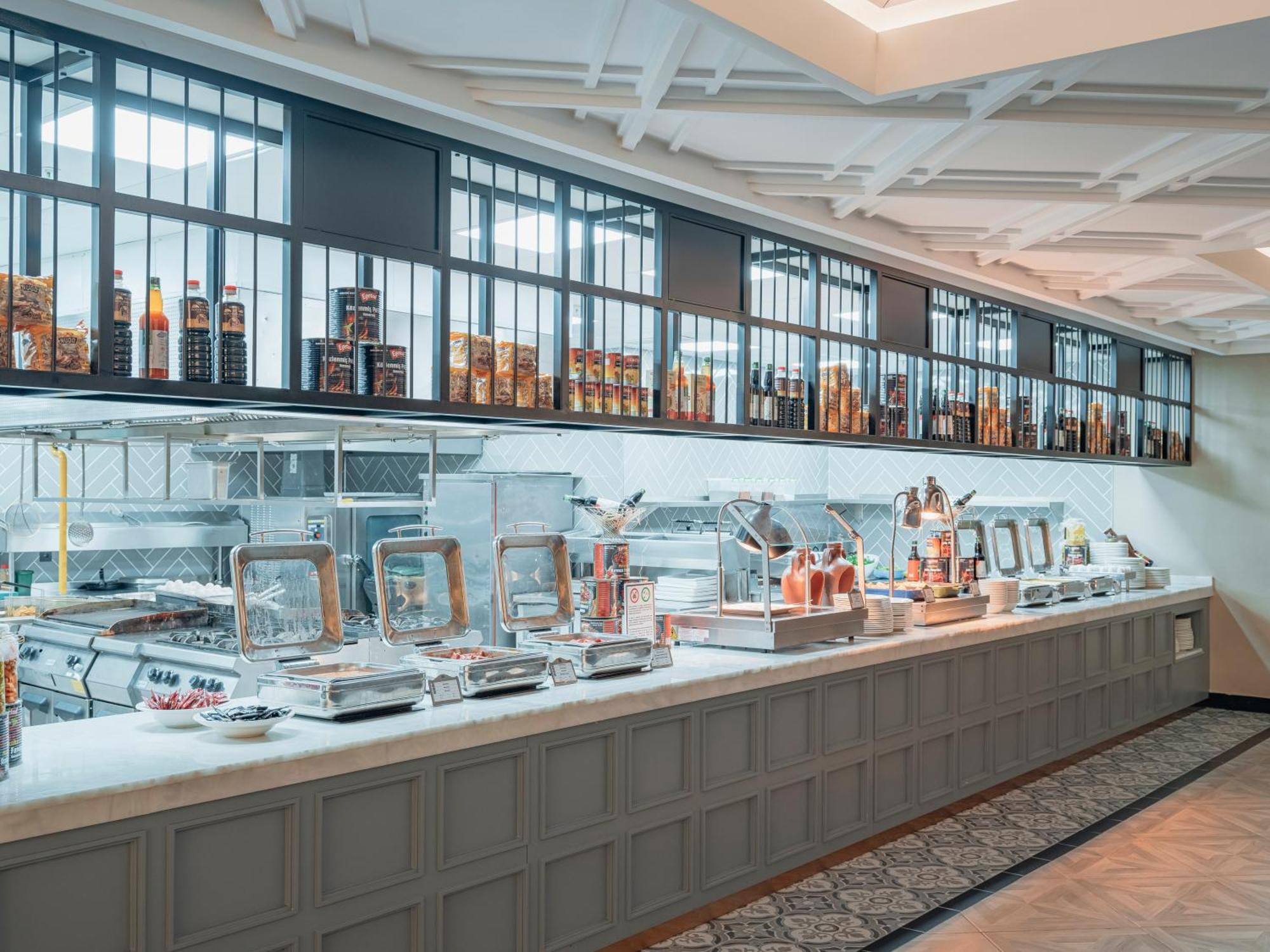 Kremlin Palace Αττάλεια Εξωτερικό φωτογραφία A buffet at a hotel