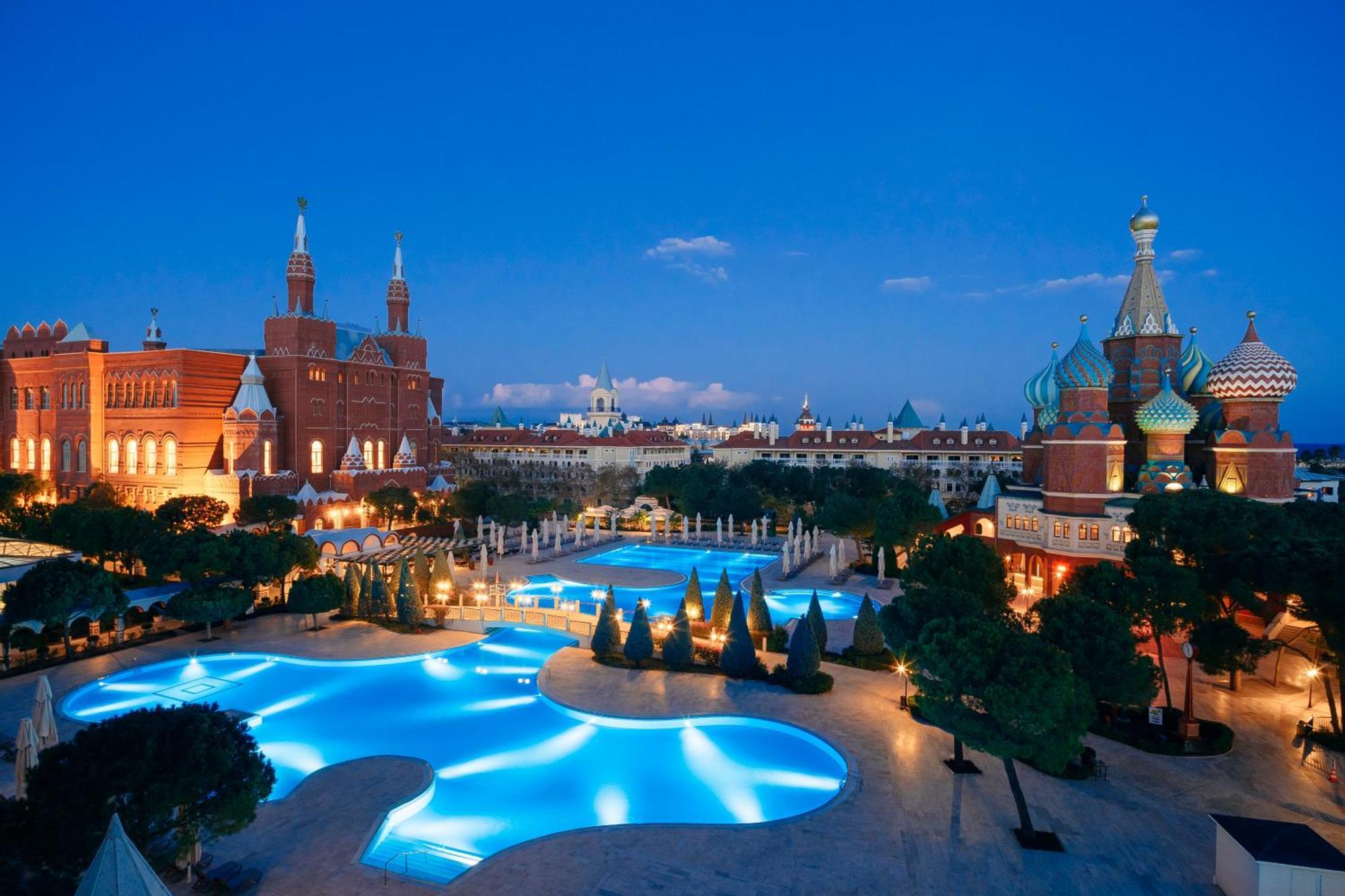 Kremlin Palace Αττάλεια Εξωτερικό φωτογραφία The resort at night