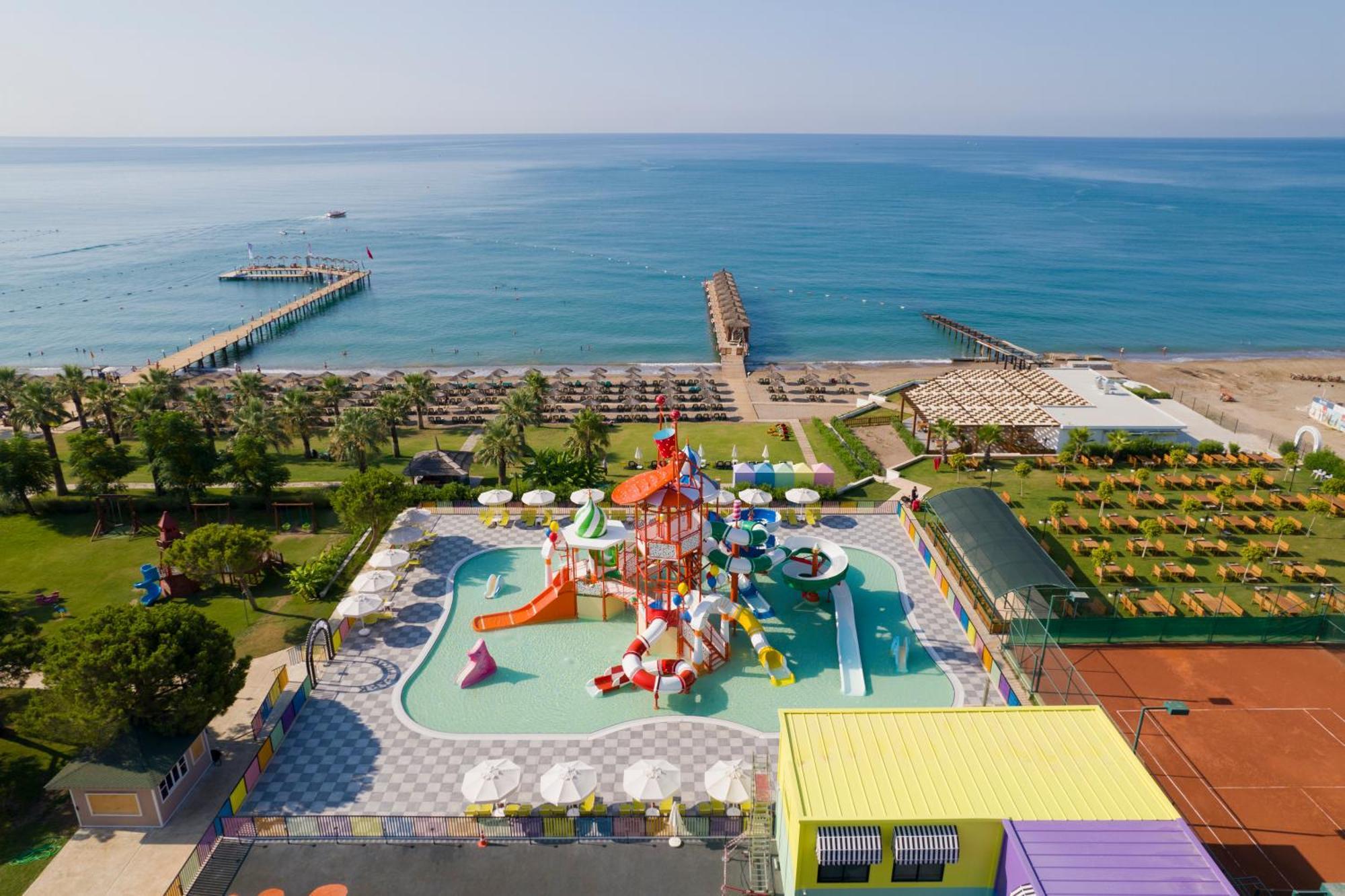 Kremlin Palace Αττάλεια Εξωτερικό φωτογραφία Aerial view of the water park