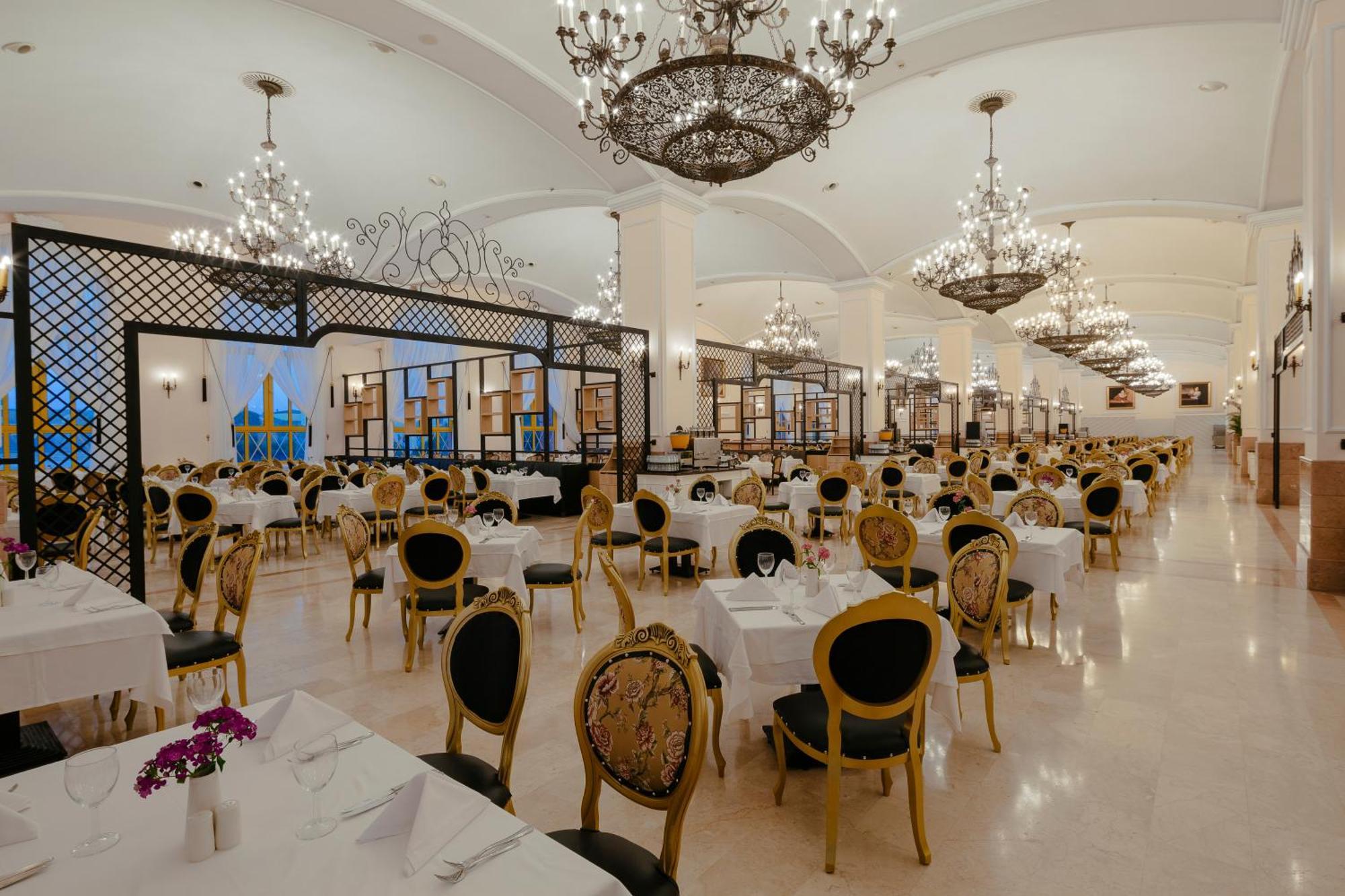 Kremlin Palace Αττάλεια Εξωτερικό φωτογραφία The restaurant
