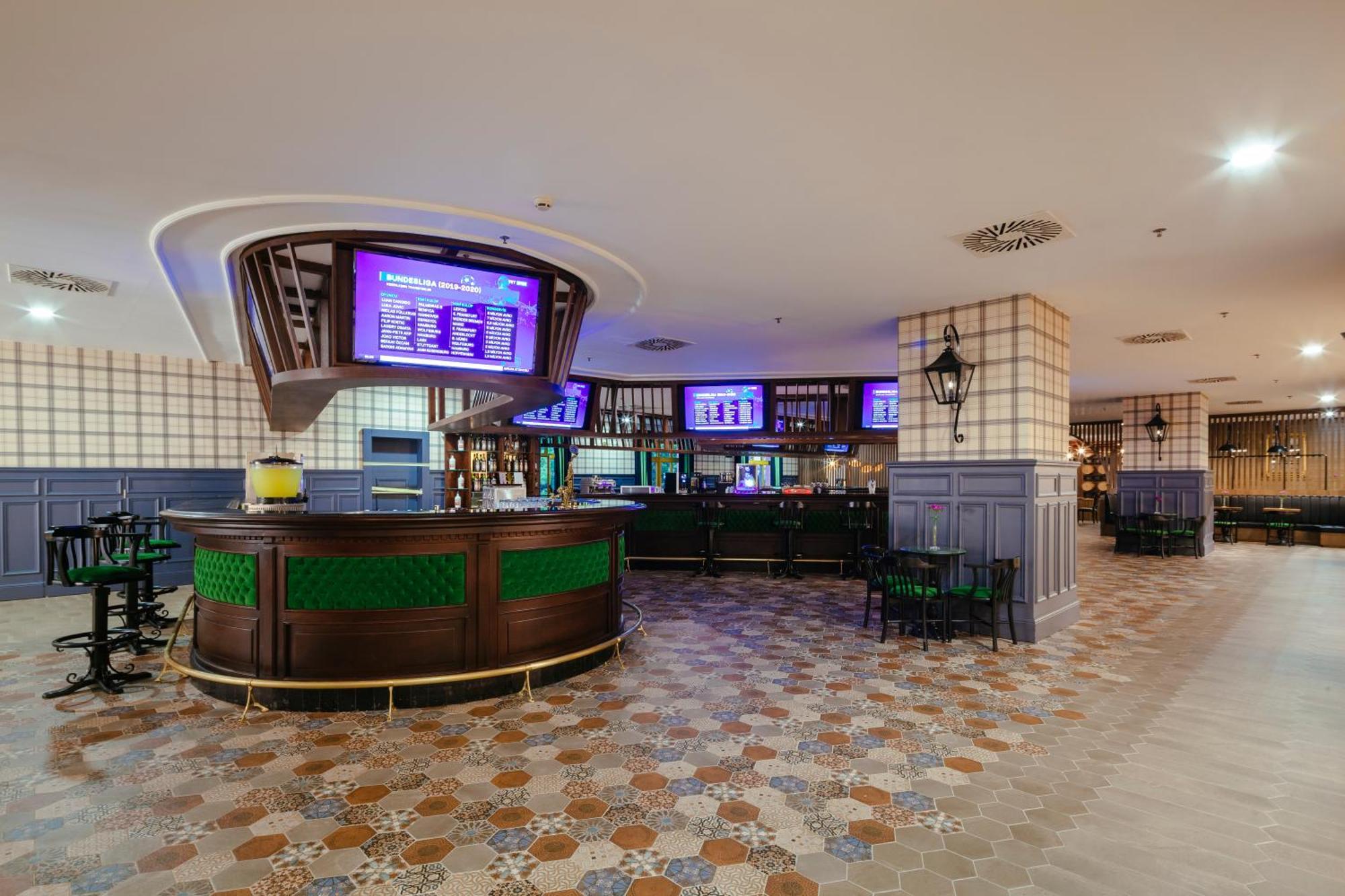 Kremlin Palace Αττάλεια Εξωτερικό φωτογραφία The bar at the hotel