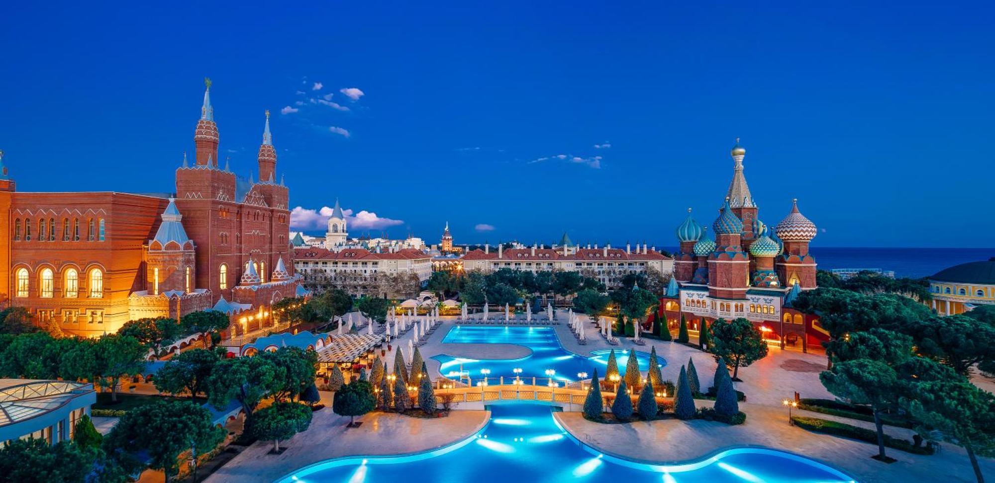 Kremlin Palace Αττάλεια Εξωτερικό φωτογραφία The resort at night