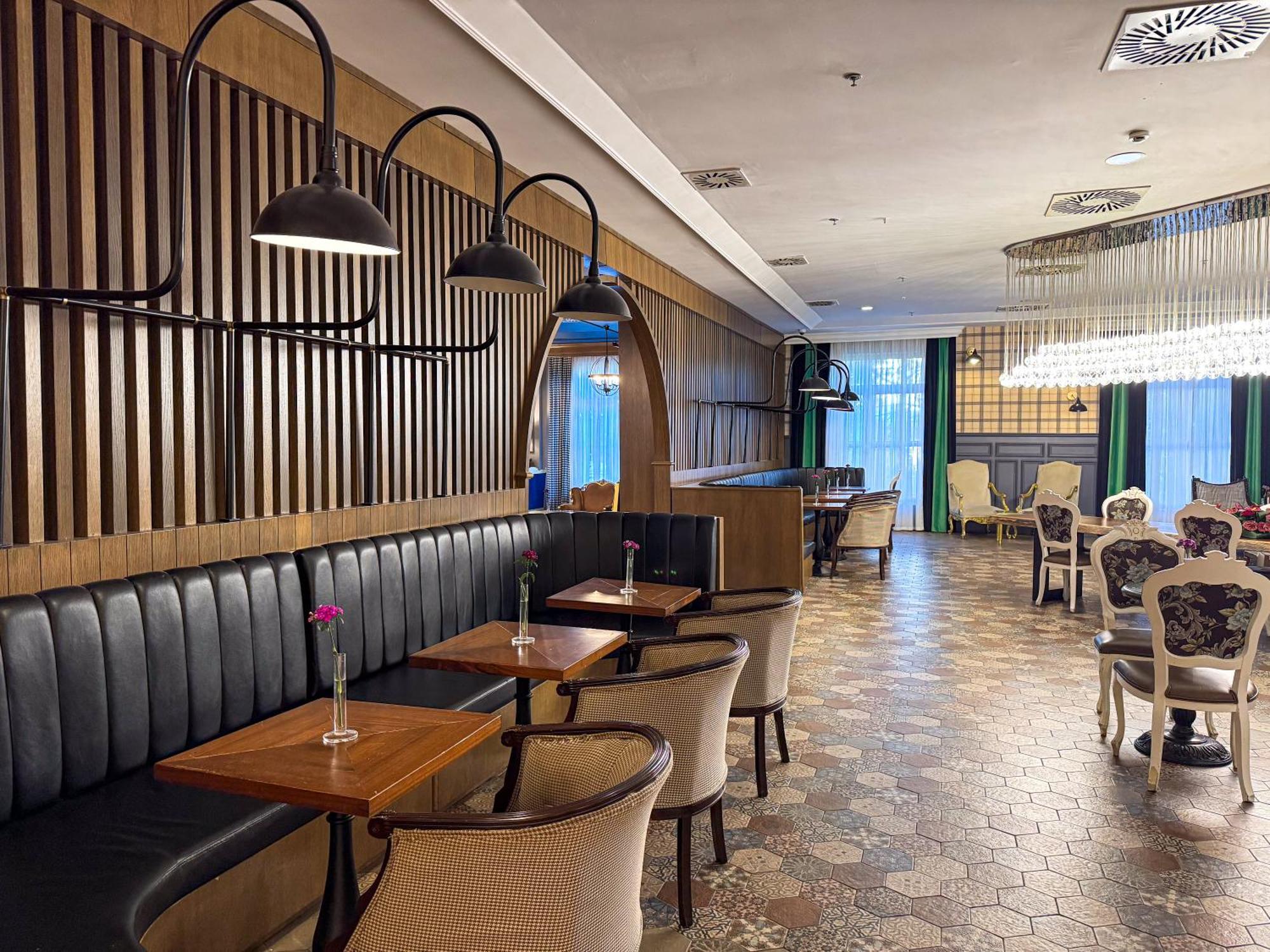 Kremlin Palace Αττάλεια Εξωτερικό φωτογραφία The interior of a restaurant in the hotel