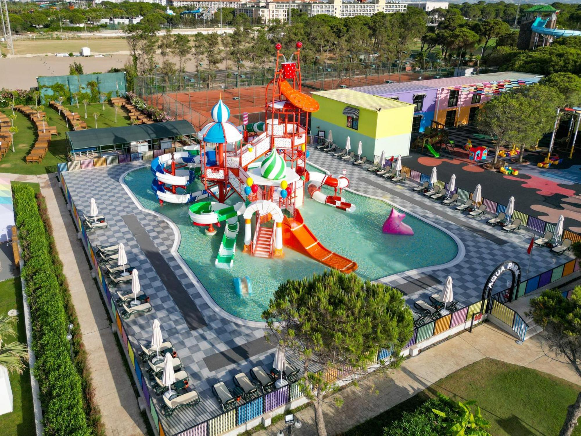 Kremlin Palace Αττάλεια Εξωτερικό φωτογραφία Aerial view of the water park