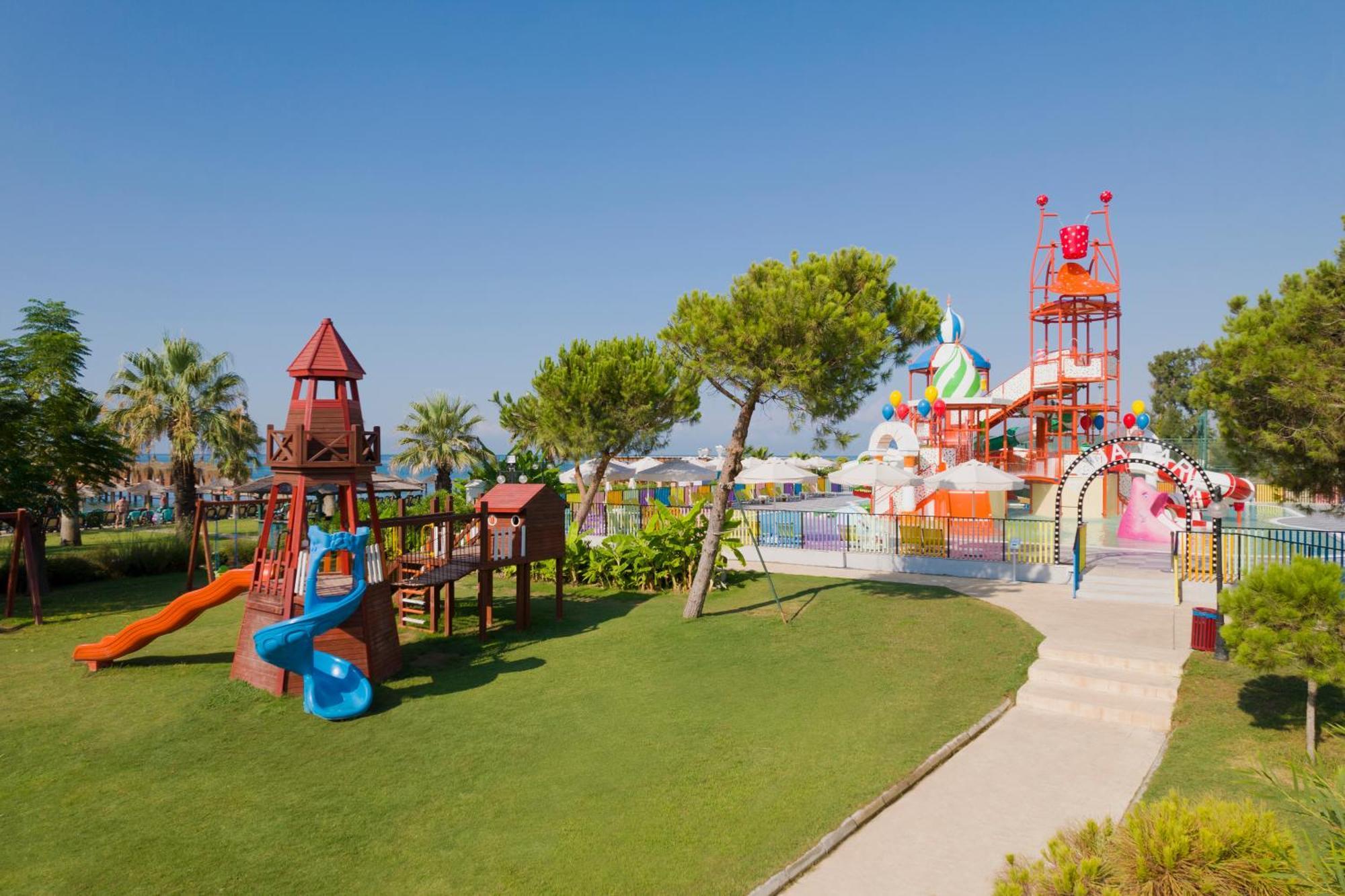 Kremlin Palace Αττάλεια Εξωτερικό φωτογραφία The water park